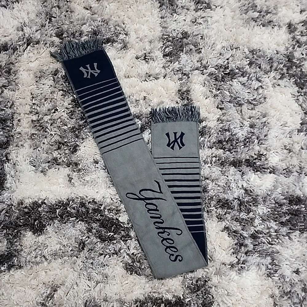 NY YANKEES SCARF GRAY&BLUE FOREVER COLLECTION